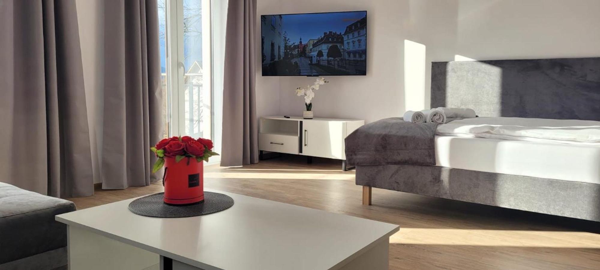 Kolorowe Cieplice - Apartamenty Z Widokiem Na Karkonosze Еленя-Гура Экстерьер фото